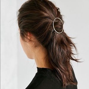 NWOT Urban outfitters Gold Tone Circle Hairpin